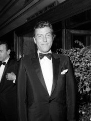 DICK VAN DYKE AT THE "YOU ONLY LIVE TWICE " PREMIERE.12/06/67'You Only Live Twice' film premiere, London, Britain - 12 Jun 1967