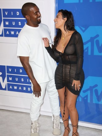 Kim Kardashian Kanye West PDA VMAs