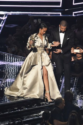 Drake Rihanna PDA