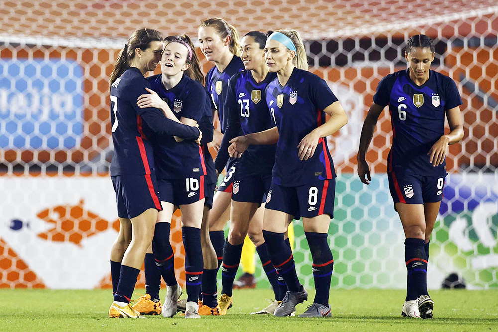 The U.S. Men's National Soccer Team poses for a group photograph before the  U.S.-Nigerian soccer