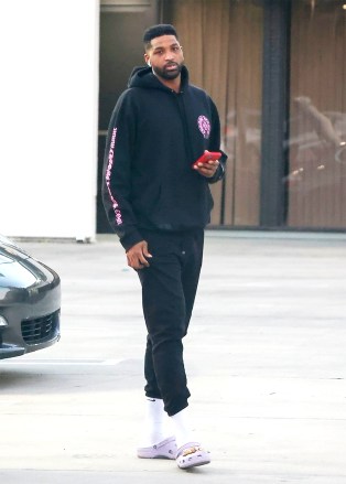 Los Angeles, CA  - Tristan Thompson arrives in a limo to attend his daughter True's dance class in Los Angeles.Pictured: Tristan ThompsonBACKGRID USA 3 JANUARY 2022 USA: +1 310 798 9111 / usasales@backgrid.comUK: +44 208 344 2007 / uksales@backgrid.com*UK Clients - Pictures Containing ChildrenPlease Pixelate Face Prior To Publication*