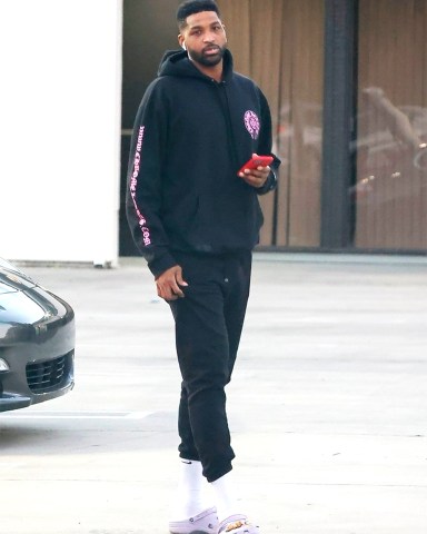 Los Angeles, CA  - Tristan Thompson arrives in a limo to attend his daughter True's dance class in Los Angeles.  Pictured: Tristan Thompson  BACKGRID USA 3 JANUARY 2022   USA: +1 310 798 9111 / usasales@backgrid.com  UK: +44 208 344 2007 / uksales@backgrid.com  *UK Clients - Pictures Containing Children Please Pixelate Face Prior To Publication*