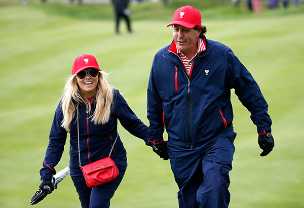 Phil Mickelson S Wife At Ryder Cup Fans Cheer Amy On Before He Tees Off Hollywood Life