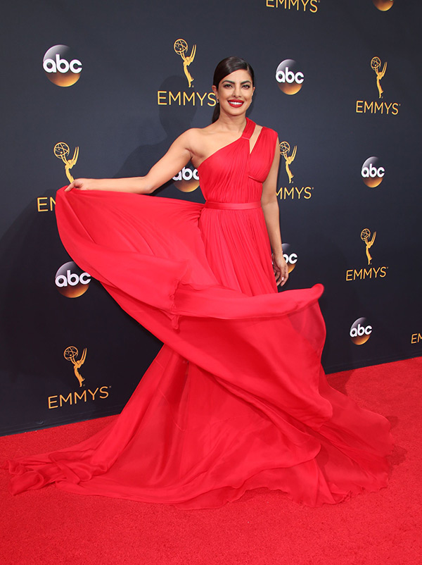 [PICS] 2016 Emmy Awards Red Carpet Photos — See The Celebs’ Arrivals ...