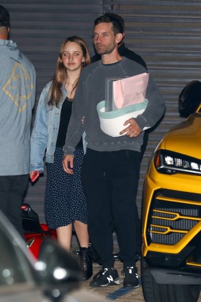 Malibu, CA  - *EXCLUSIVE*  - One big happy family! Actor Tobey Maguire displays a healthy co-parenting relationship as he celebrates his ex-wife Jennifer Mayer on Mother's Day with their kids at Nobu in Malibu.Pictured: Tobey Maguire, Jennifer MayerBACKGRID USA 8 MAY 2022 USA: +1 310 798 9111 / usasales@backgrid.comUK: +44 208 344 2007 / uksales@backgrid.com*UK Clients - Pictures Containing ChildrenPlease Pixelate Face Prior To Publication*