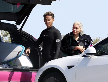 Malibu, CA  - *EXCLUSIVE*  - Jaden Smith takes a mystery blonde to the beach to watch him surf in Malibu despite recommendations to stay at home during the COVID-19 pandemic.Pictured: Jaden SmithBACKGRID USA 27 MARCH 2020 BYLINE MUST READ: Clint Brewer Photography / BACKGRIDUSA: +1 310 798 9111 / usasales@backgrid.comUK: +44 208 344 2007 / uksales@backgrid.com*UK Clients - Pictures Containing ChildrenPlease Pixelate Face Prior To Publication*