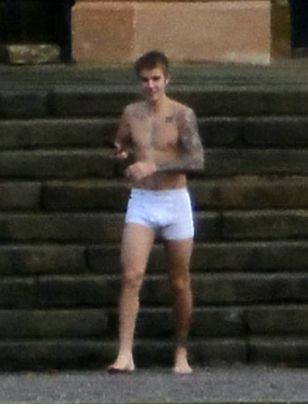 [pics] Justin Bieber In Underwear In Scotland Wears Undies In Freezing