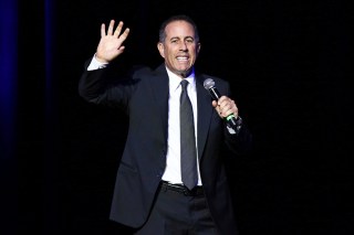 Jerry Seinfeld performing at Stand Up For Heroes in New York. Video shows pop singer Kesha interrupting an interview Seinfeld was doing an interview with a local news reporter ahead of the â?œNight of Laughter & Songâ?? event at the Kennedy Center . The singer wanted a hug from the comedian, but Seinfeld repeatedly declined, backing off and telling her, â?œno thanks.â
People Jerry Seinfeld Kesha, New York, USA - 2 Nov 2016