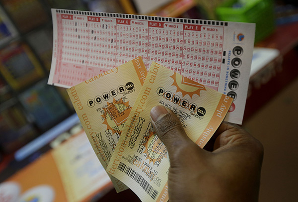 Video Powerball Drawing Live Stream Watch The Lottery Numbers Pulled Online Hollywood Life