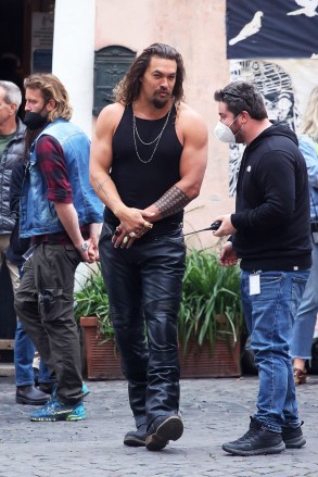 Rome, ITALY - Actor Jason Momoa debuts as the newest cast member on the'Fast & Furious 10' set in Rome. The stunt man helps Momoa with learning how to drive well on the motorcycle. Pictured: Jason Momoa BACKGRID USA 6 MAY 2022 BYLINE MUST READ: Cobra Team / BACKGRID USA: +1 310 798 9111 / usasales@backgrid.com UK: +44 208 344 2007 / uksales@backgrid.com *UK Clients - Pictures Containing Children Please Pixelate Face Prior To Publication*