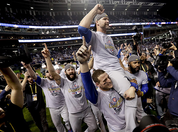 Video Chicago Cubs Parade Live Stream Watch Players Fans Celebrate Historic Win Hollywood Life