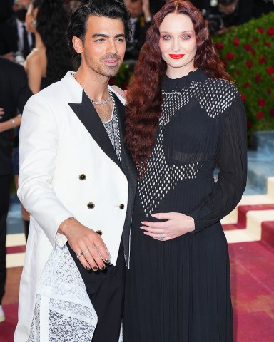 Red Carpet Arrivals At The 2022 Met GalaPictured: Sophie Turner,Joe JonasRef: SPL5307242 020522 NON-EXCLUSIVEPicture by: Jackson Lee / SplashNews.comSplash News and PicturesUSA: +1 310-525-5808London: +44 (0)20 8126 1009Berlin: +49 175 3764 166photodesk@splashnews.comWorld Rights, No Portugal Rights