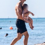 Miami, FL - *EXCLUSIVE* - Doting dad Joe Jonas and his daughter Willa enjoyed dom father-daughter time playing by the water in Miami Beach this morning. Pictured: Joe Jonas BACKGRID USA 16 OCTOBER 2021 USA: +1 310 798 9111 / usasales@backgrid.com UK: +44 208 344 2007 / uksales@backgrid.com *UK Clients - Pictures Containing Children Please Pixelate Face Prior To Publication*