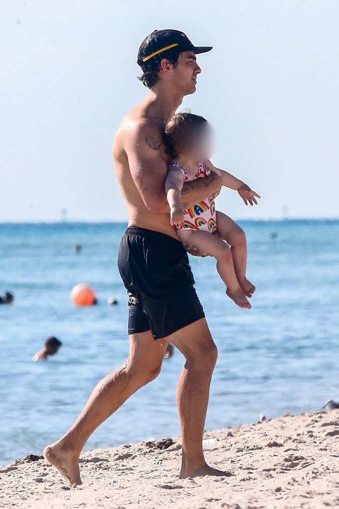 Joe Jonas and daughter Willa enjoy some quality time by the Ocean