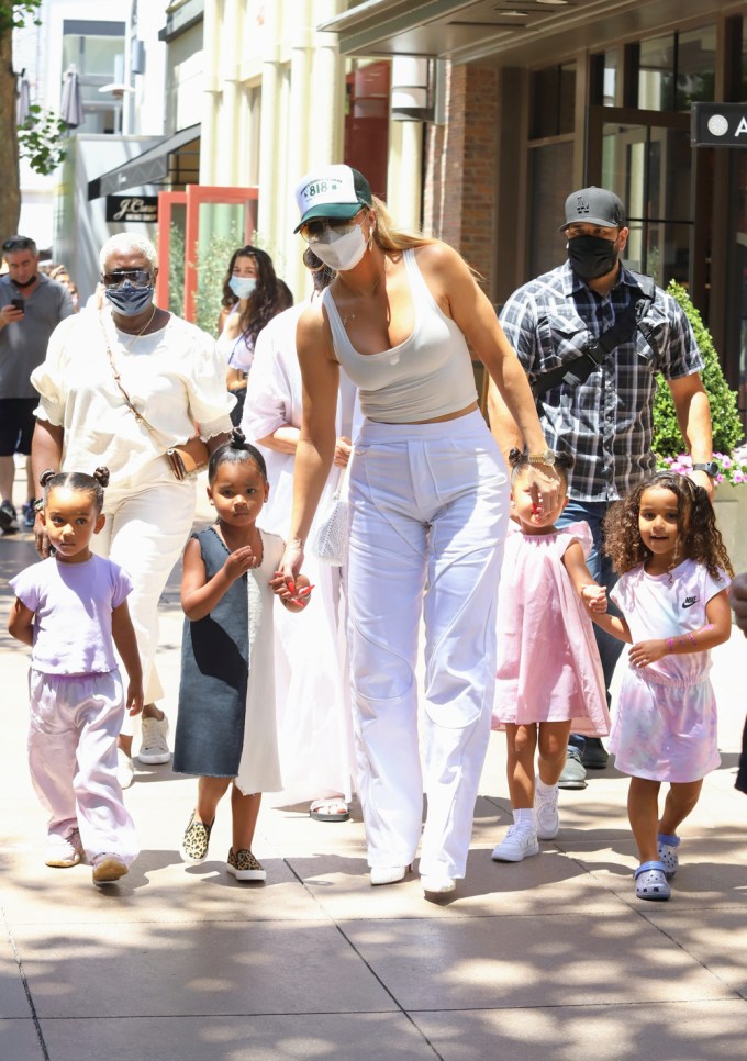 Khloe Kardashian With Her Daughter & Nieces