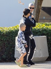 Los Angeles, CA - *EXCLUSIVE* Kourtney Kardashian pays fiance Travis Barker a visit at a music studio in Los Angeles with her son Reign. Pictured: Kourtney Kardashian, Travis Barker BACKGRID USA 7 NOVEMBER 2021 USA: +1 310 798 9111 / usasales@backgrid.com UK: +44 208 344 2007 / uksales@backgrid.com *UK Clients - Pictures Containing Children Please Pixelate Face Prior To Publication*