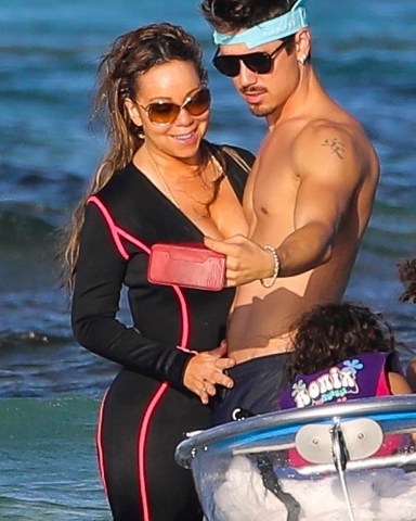 St. Barth, FRANCE  - Mariah Carey and Bryan Tanaka snap a few selfies while enjoying the warm sun as a family at Grand Cul de Sac Lagoon in St. Barth, with Mariah's two children Moroccan and Monroe. Mariah goes makeup-free in a black wetsuit as she relaxes in a clear bottom boat as her beau Bryan mans the oars.  Pictured: Mariah Carey, Bryan Tanaka  BACKGRID USA 3 JANUARY 2019   BYLINE MUST READ: Revolver / BACKGRID  USA: +1 310 798 9111 / usasales@backgrid.com  UK: +44 208 344 2007 / uksales@backgrid.com  *UK Clients - Pictures Containing Children Please Pixelate Face Prior To Publication*