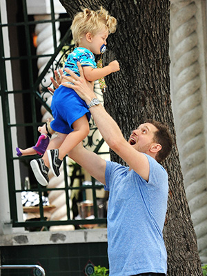 Noah Buble With Father Michael Buble & Family: See Pics – Hollywood Life