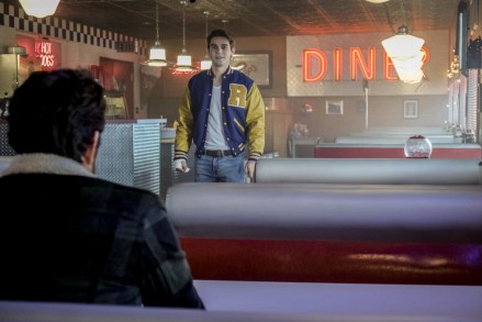 Riverdale -- "Chapter Thirteen: The Sweet Hereafter" -- Image Number: RVD113c_0026.jpg -- Pictured (L-R): Luke Perry as Fred Andrews and KJ Apa as Archie Andrews -- Photo: Bettina Strauss/The CW -- © 2017 The CW Network. All Rights Reserved