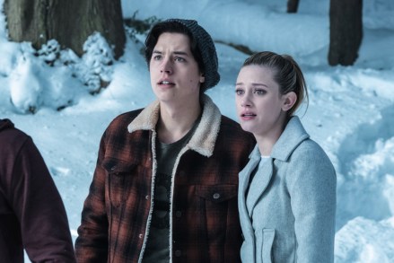 Riverdale -- "Chapter Thirteen: The Sweet Hereafter" -- Image Number: RVD113a_0038.jpg -- Pictured (L-R): Cole Sprouse as Jughead Jones and Lili Reinhart as Betty Cooper -- Photo: Katie Yu/The CW -- © 2017 The CW Network. All Rights Reserved