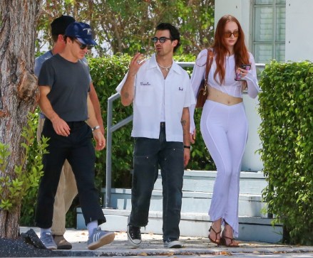 MIAMI, FL - *EXCLUSIVE* -Joe Jonas and Sophie Turner are sharing their Saturday evening with friends Spencer Neville and Darren Kagasoff as we couple lunch after shopping in Downtown Miami at Mandolin in the Miami Design District catch the.  Image: Joe Jonas, Sophie Turner Backgrid USA 13 August 2022 MUST READ BYLINE: VAEM / BACKGRID USA: +1 310 798 9111 / usasales@backgrid.com UK: +44 208 344 2007 / uksales@backgrid.com * UK Customers - photo Containing children Please pixelate face before publication*