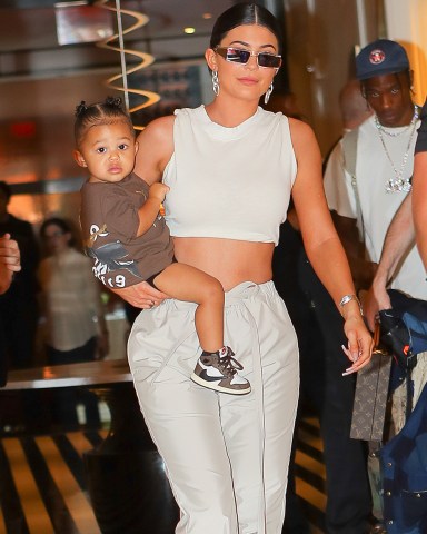 Kylie Jenner flashes her toned tummy with Stormi on her hip one day after Met-Gala 2019, Travis Scott was right behind them while they head to the private airport.Pictured: Stormi Webster,Kylie Jenner,Travis ScottRef: SPL5087329 070519 NON-EXCLUSIVEPicture by: Felipe Ramales / SplashNews.comSplash News and PicturesLos Angeles: 310-821-2666New York: 212-619-2666London: 0207 644 7656Milan: 02 4399 8577photodesk@splashnews.comWorld Rights