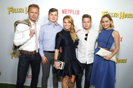 Valeri Bure, Lev Valerievich Bure, Candace Cameron Bure, Maksim Valerievich Bure and Natasha Valerievna Bure seen at Netflix Premiere of "Fuller House" at The Grove - Pacific Theatres, in Los Angeles, CA
Netflix Premiere of "Fuller House", Los Angeles, USA