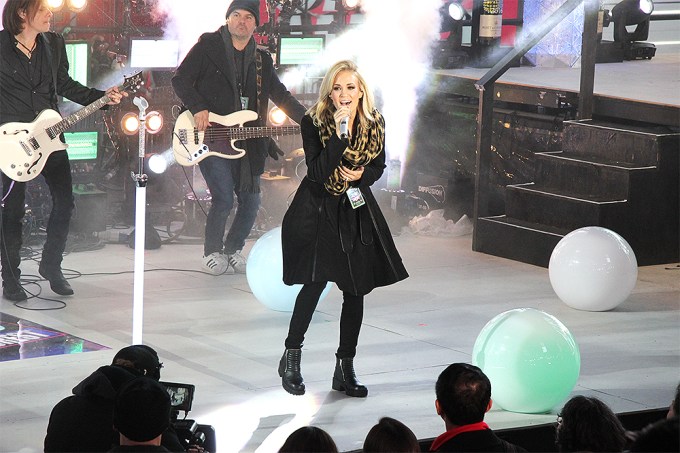 Carrie Underwood Performs In 2015