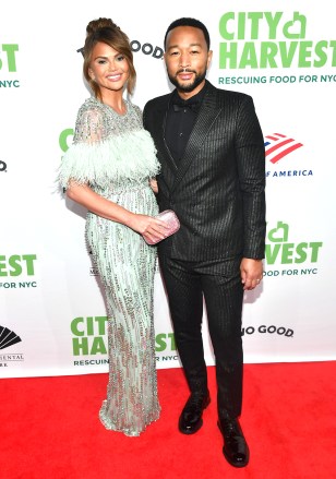 Chrissy Teigen ve John Legend City Harvest Gala, New York, ABD - 26 Nisan 2022
