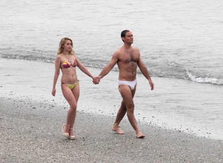 EXCLUSIVE: Jude Law and French actress Ludovine Seigner filming "The New Pope" on the beach in Venice, directed by Paolo Sorrentino. 08 Apr 2019 Pictured: Jude Law, Ludovine Seigner. Photo credit: AMA / MEGA TheMegaAgency.com +1 888 505 6342 (Mega Agency TagID: MEGA384068_002.jpg) [Photo via Mega Agency]