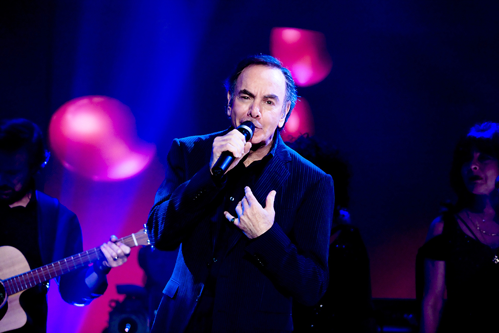 Neil Diamond Photos: See the Iconic Singer-Songwriter Through the Years -  Parade