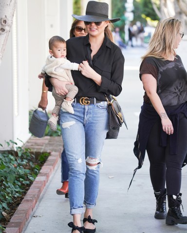 Model Chrissy Teigen was seen going shopping with her mom and baby Miles in Los Angeles, CA.Pictured: Miles Theodore Stephens,Chrissy TeigenRef: SPL5044654 261118 NON-EXCLUSIVEPicture by: Shotbyjuliann / SplashNews.comSplash News and PicturesLos Angeles: 310-821-2666New York: 212-619-2666London: 0207 644 7656Milan: 02 4399 8577photodesk@splashnews.comWorld Rights