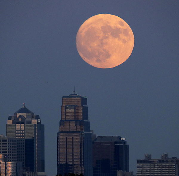 [pics] Supermoons 2016 Pics: See Photos Of The Hunter, Cold & Beaver 