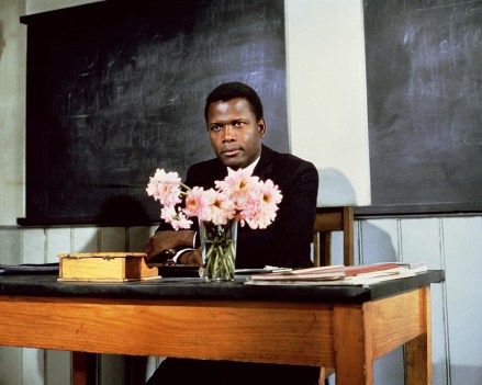 Editorial use only. No book cover usage.Mandatory Credit: Photo by Columbia/Kobal/Shutterstock (5881569e)Sidney PoitierTo Sir With Love - 1966Director: James ClavellColumbiaBRITAINScene StillDramaLes Anges aux poings serrés