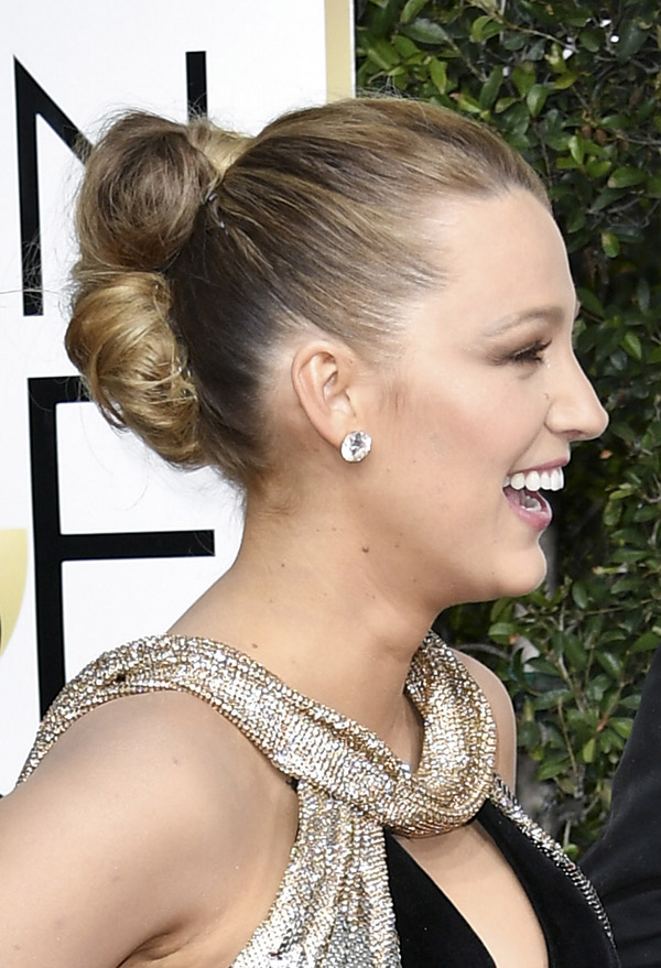 blake-lively-2-golden-globes-2017