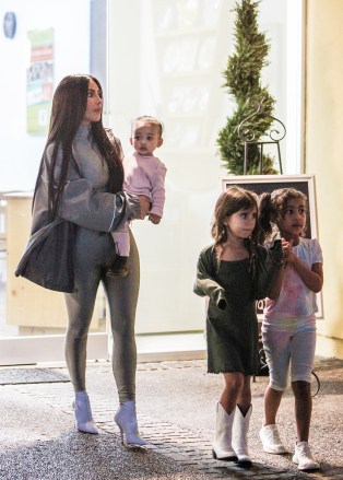 Calabasas, CA - *EXCLUSIVE* - Kim Kardashian films KUWTK with her 3 kids, Saint, North and Chicago at Color Me Mine Ceramic Studios in Calabasas. Husband Kanye, Sister Kourtney with her kids Reign and Penelope and Scott Disick were also present.Pictured: Kim Kardashian, Chicago West, North West and Penelope DisickBACKGRID USA 18 JANUARY 2019 USA: +1 310 798 9111 / usasales@backgrid.comUK: +44 208 344 2007 / uksales@backgrid.com*UK Clients - Pictures Containing ChildrenPlease Pixelate Face Prior To Publication*