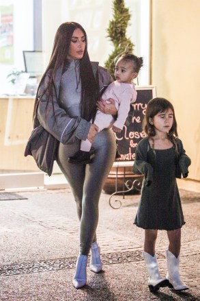 Calabasas, CA - *EXCLUSIVE* - Kim Kardashian films KUWTK with her 3 kids, Saint, North and Chicago at Color Me Mine Ceramic Studios in Calabasas. Husband Kanye, Sister Kourtney with her kids Reign and Penelope and Scott Disick were also present.Pictured: Kim Kardashian, Chicago West, Penelope DisickBACKGRID USA 18 JANUARY 2019 USA: +1 310 798 9111 / usasales@backgrid.comUK: +44 208 344 2007 / uksales@backgrid.com*UK Clients - Pictures Containing ChildrenPlease Pixelate Face Prior To Publication*