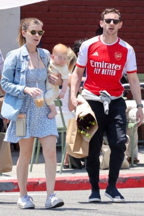 Silver Lake, CA  - *EXCLUSIVE*  - Mom Kate Mara and Jamie Bell are seen taking a family stroll with their daughter in Silver Lake.

Pictured: Jamie Bell, Kate Mara

BACKGRID USA 24 JUNE 2023 

USA: +1 310 798 9111 / usasales@backgrid.com

UK: +44 208 344 2007 / uksales@backgrid.com

*UK Clients - Pictures Containing Children
Please Pixelate Face Prior To Publication*