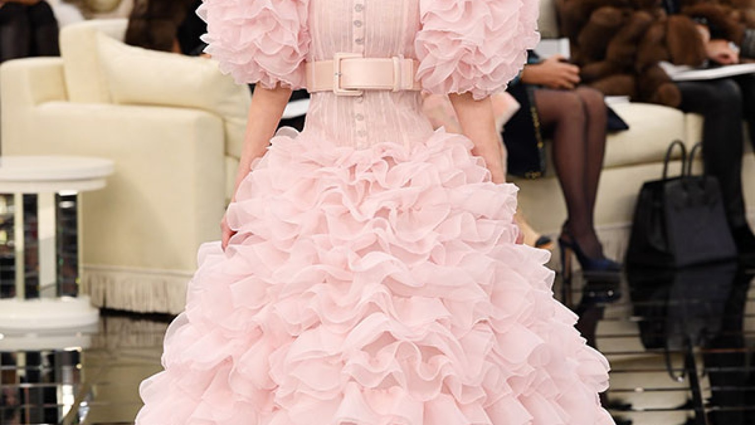 [PIC] Lily-Rose Depp’s Chanel Dress: Stunning Pink Ruffled Gown At PFW ...