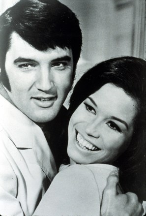  Photo by Snap/Shutterstock (390927mo)FILM STILLS OF 'CHANGE OF HABIT' WITH 1970, WILLIAM GRAHAM, MARY TYLER MOORE, ELVIS PRESLEY IN 1970VARIOUS