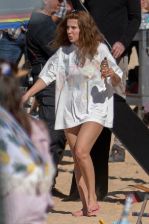 Millie Bobby Brown hits the beach as she films a scene for her new movie 'Electric State'. The British actress, 18, was seen in a white T-shirt as she walked across the sand during filming in Acworth, Georgia. 24 Oct 2022 Pictured: Millie Bobby Brown. Photo credit: OG/MEGA TheMegaAgency.com +1 888 505 6342 (Mega Agency TagID: MEGA910806_016.jpg) [Photo via Mega Agency]