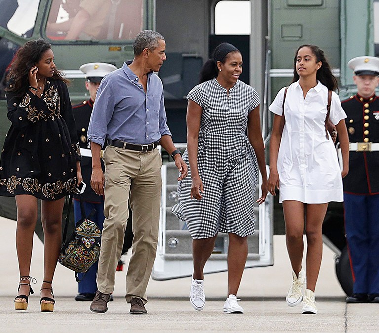 Sasha & Malia Obama Rock Bikinis & Paddle Board In Hawaii — Photos