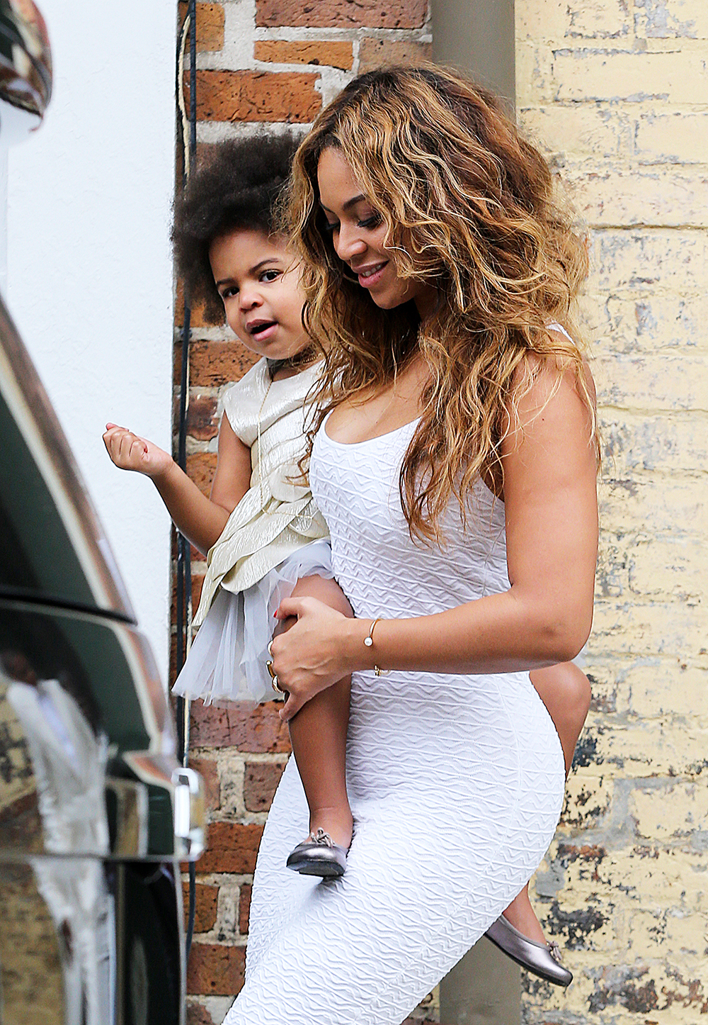 INF - Beyonce, Jay-Z and Blue Ivy dressed all in white leave for Solange Knowles wedding