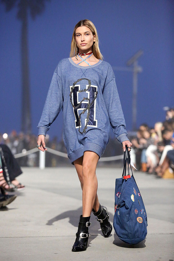 hailey-baldwin-tommy-hilfiger-womens-spring-summer-2017-show-3