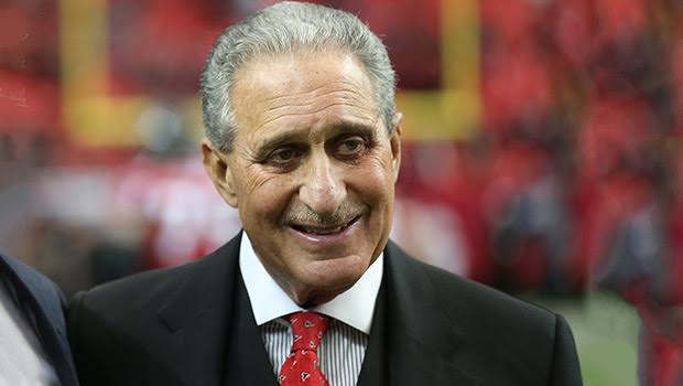 Atlanta Falcons - Falcons owner & chairman Arthur Blank talks with