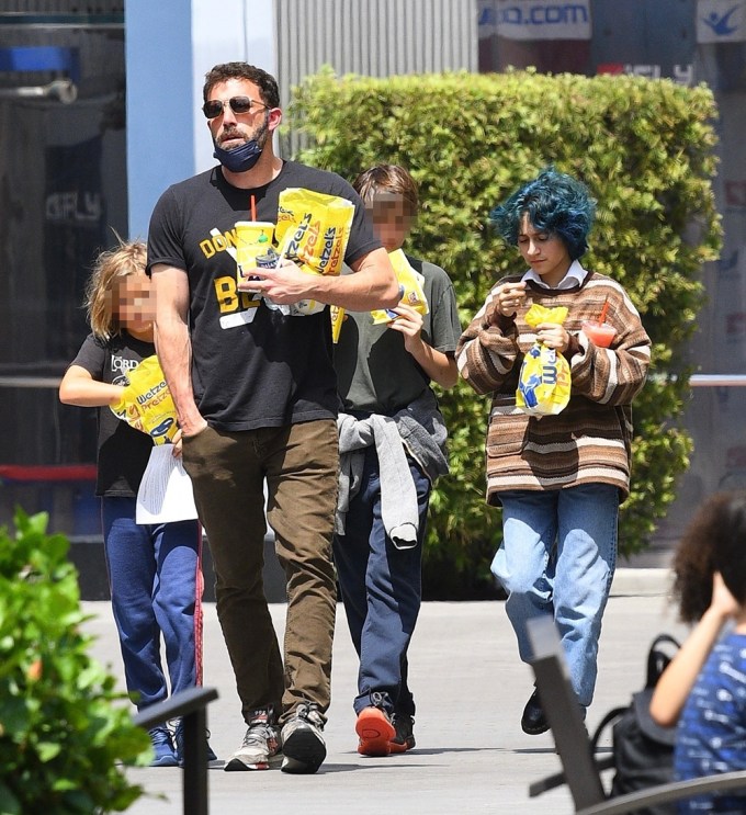 Ben Affleck Takes His Kids & J.Lo’s Daughter Emme To Universal CityWalk