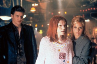 BUFFY THE VAMPIRE SLAYER, from left: David Boreanaz, Alyson Hannigan, Sarah Michelle Gellar, 'Doppelgangland', (Season 3, ep. 316, aired Feb. 23, 1999), 1997-2003. photo: TM and Copyright © 20th Century Fox Film Corp. All rights reserved. / Courtesy Everett Collection