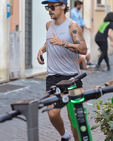 EXCLUSIVE: *NO WEB UNTIL 2330 BST 1ST AUG* Harry Styles sports new facial hair while jogging in Rome. 24 Jul 2020 Pictured: Harry Styles. Photo credit: MEGA TheMegaAgency.com +1 888 505 6342 (Mega Agency TagID: MEGA690650_001.jpg) [Photo via Mega Agency]