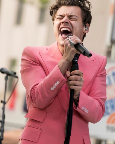 Harry Styles performs on NBC's "Today" show at Rockefeller Plaza, in New York
Harry Styles Performs on NBC's Today Show, New York, USA - 9 May 2017