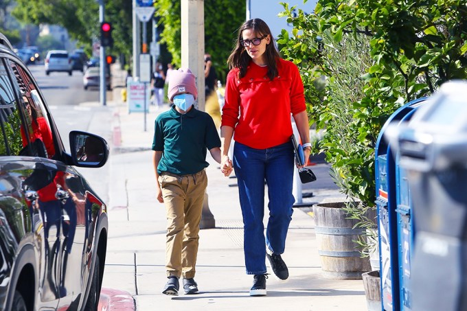 Jennifer Garner Takes Samuel On A Shopping Trip